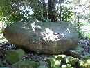来宮神社境内に残された神石と思われる巨石