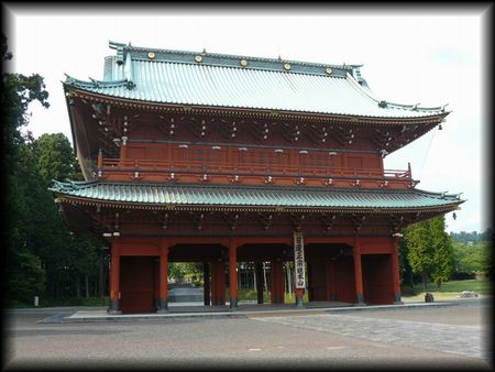 大石寺の重厚な惣門