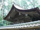 富士浅間宮本殿を左斜め下側から見上げて写した写真