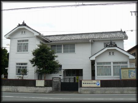 旧澤野医院正面から撮った画像