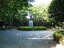 浜松城の跡地に建立されている徳川家康の銅像を遠目から撮った画像