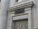 旧遠州銀行本店の重厚な玄関回りの意匠