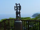 恋人岬に建立されている銅像